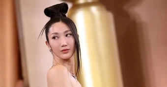 Cô gái bị cả Hàn Quốc từ chối đổi đời nhờ 1 ca khúc, nay là chủ nhân Oscar - Grammy