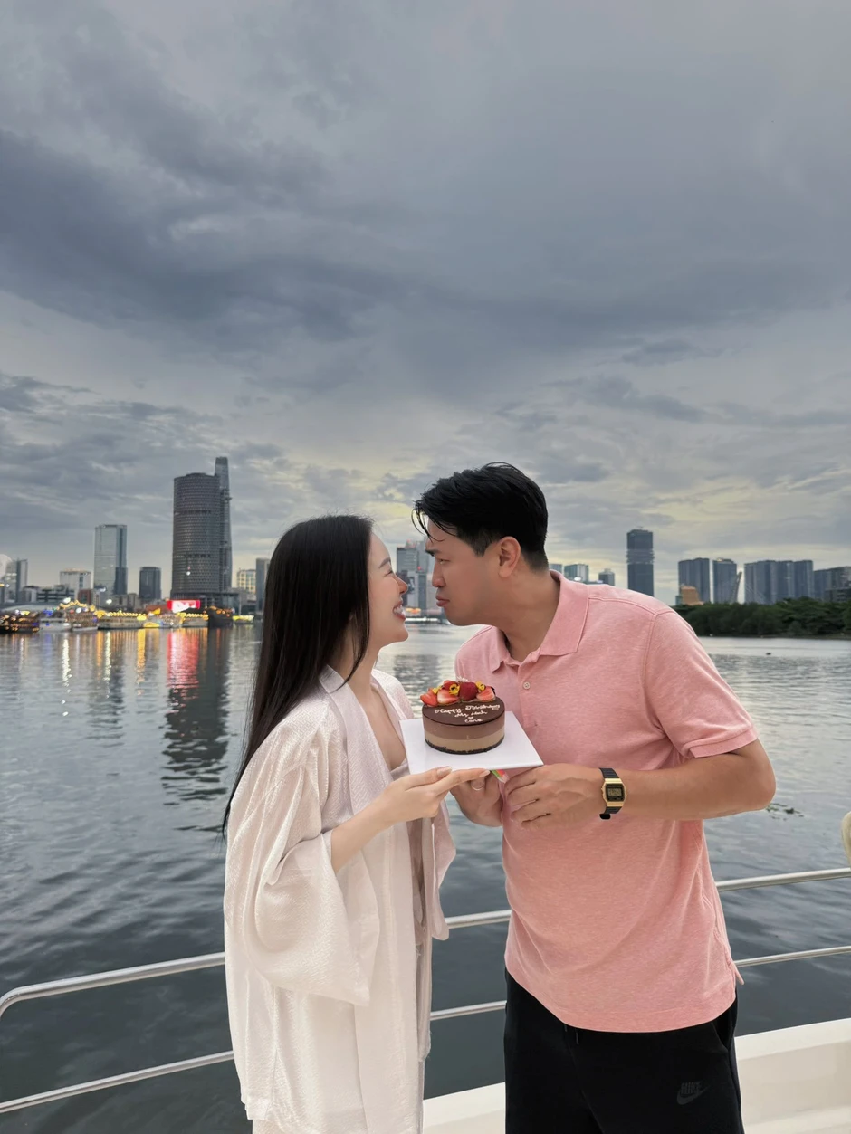 Cô gái Việt khiến con trai tỷ phú phải thốt lên: "Thành tựu của tôi là thuyết phục cô ấy kết hôn"