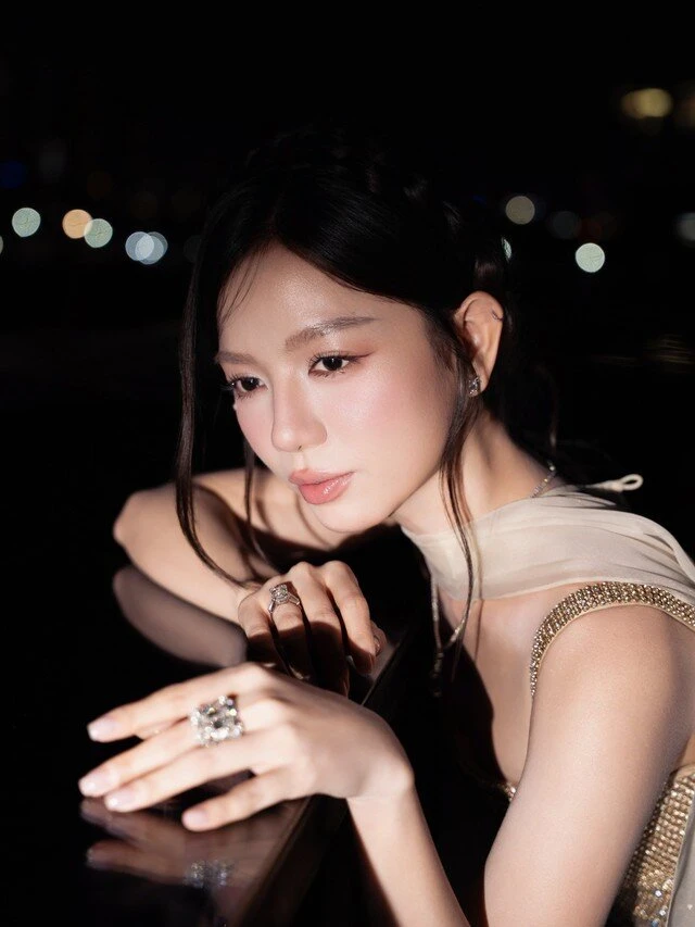 Cô Hồng lái đò phim Mưa đỏ giờ ra sao?