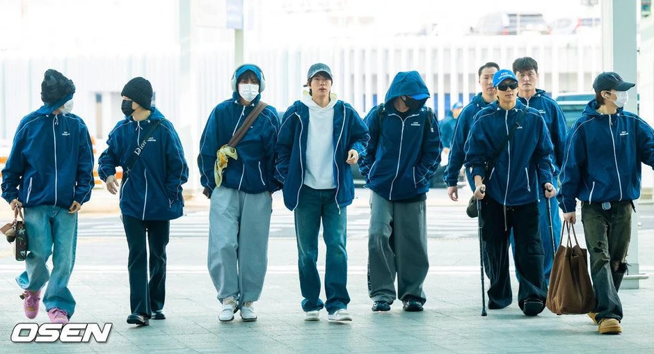Có là thành viên đẹp nhất BTS thì cũng lộ khoảnh khắc mặc quần đùi với áo vest trên sóng livestream Có là thành viên đẹp nhất BTS thì cũng lộ khoảnh khắc mặc quần đùi với áo vest trên sóng livestream