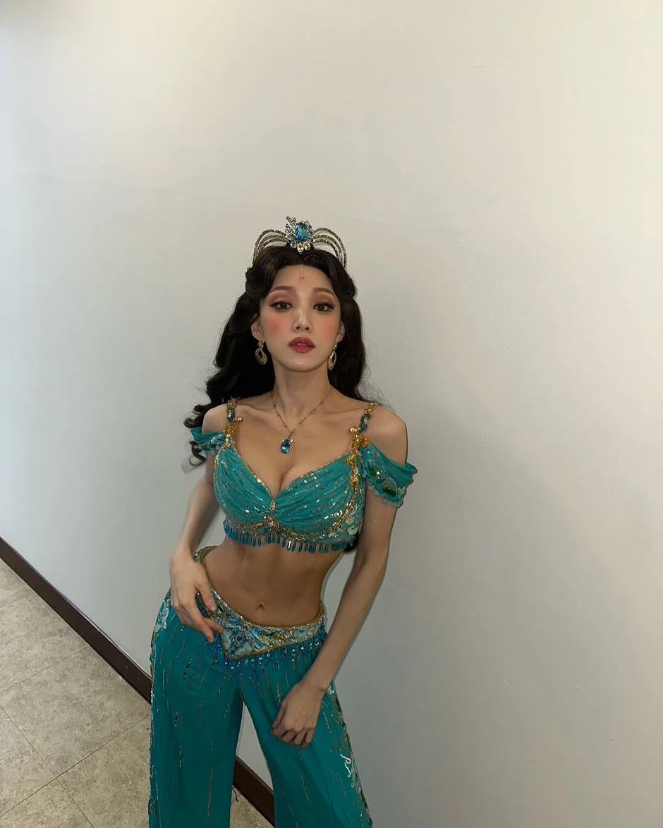 Có mỹ nhân vừa hoá công chúa Jasmine, vẻ ngoài như "xé truyện bước ra" bởi quá xinh đẹp Có mỹ nhân vừa hoá công chúa Jasmine, vẻ ngoài như "xé truyện bước ra" bởi quá xinh đẹp
