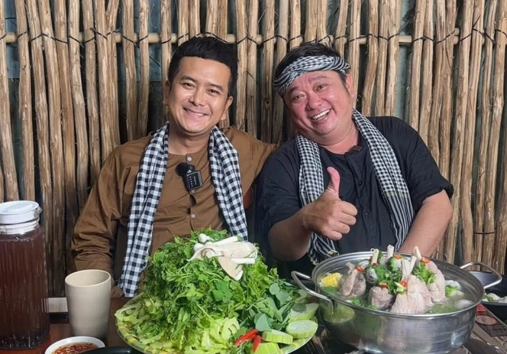 Cò Phùng Ngọc làm thuê tại quán lẩu mưu sinh