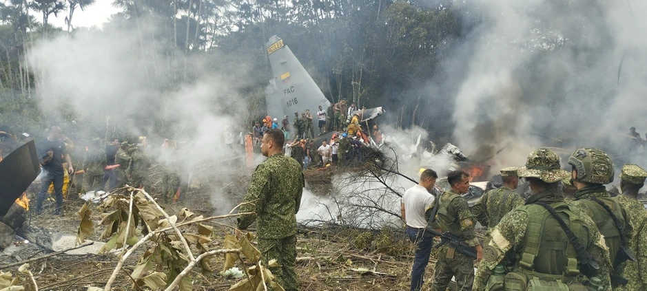 Colombia: Rơi máy bay quân sự chở 125 người và đạn dược Colombia: Rơi máy bay quân sự chở 125 người và đạn dược