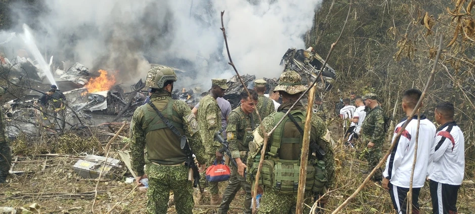 Colombia: Rơi máy bay quân sự chở 125 người và đạn dược Colombia: Rơi máy bay quân sự chở 125 người và đạn dược
