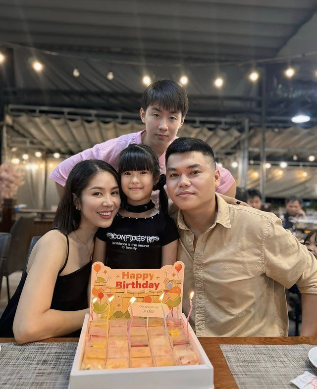 Con gái 18 tuổi của Lê Phương lại gây chú ý