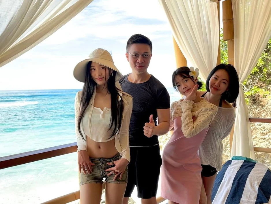 Con gái của MC hàng đầu showbiz lúc nhỏ bị chê kém sắc, giờ lột xác ngoạn mục khiến dân mạng "sáng mắt ra" Con gái của MC hàng đầu showbiz lúc nhỏ bị chê kém sắc, giờ lột xác ngoạn mục khiến dân mạng "sáng mắt ra"