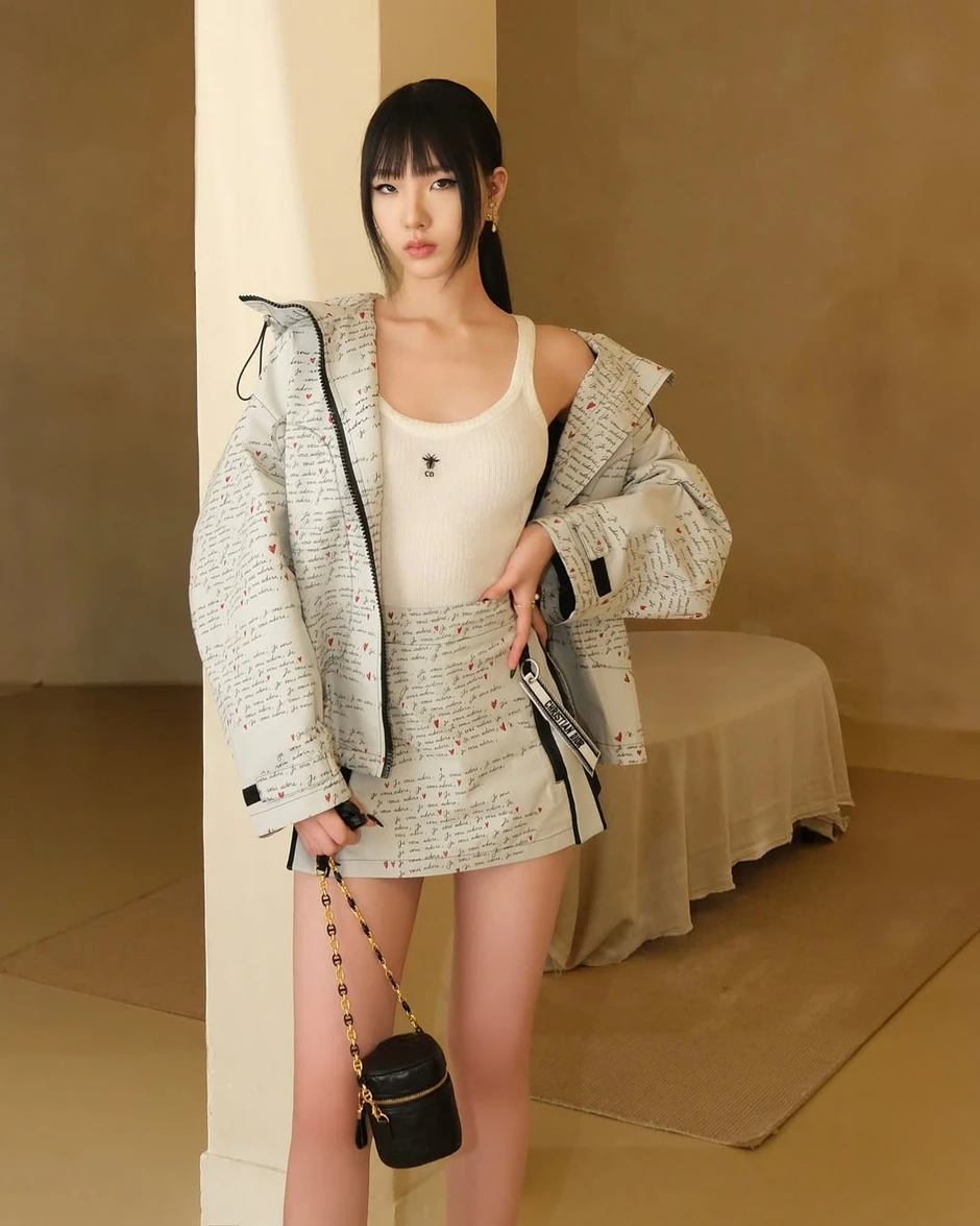 Con gái của MC hàng đầu showbiz lúc nhỏ bị chê kém sắc, giờ lột xác ngoạn mục khiến dân mạng "sáng mắt ra" Con gái của MC hàng đầu showbiz lúc nhỏ bị chê kém sắc, giờ lột xác ngoạn mục khiến dân mạng "sáng mắt ra"
