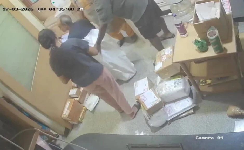 Con gái gói cha vào bao tải, gửi bưu cục để quay video câu view Con gái gói cha vào bao tải, gửi bưu cục để quay video câu view