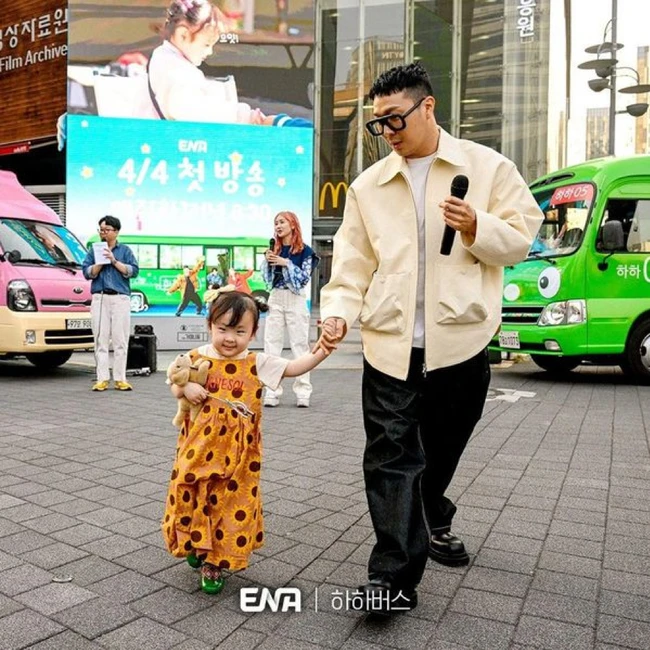 Con gái mắc bệnh hiếm, sao nam Running Man quyết định thay đổi cuộc đời Con gái mắc bệnh hiếm, sao nam Running Man quyết định thay đổi cuộc đời