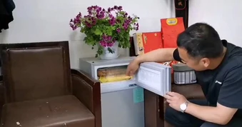 Con trai bán tủ lạnh cũ chứa tiền, vàng của mẹ cho sắt vụn và cái kết