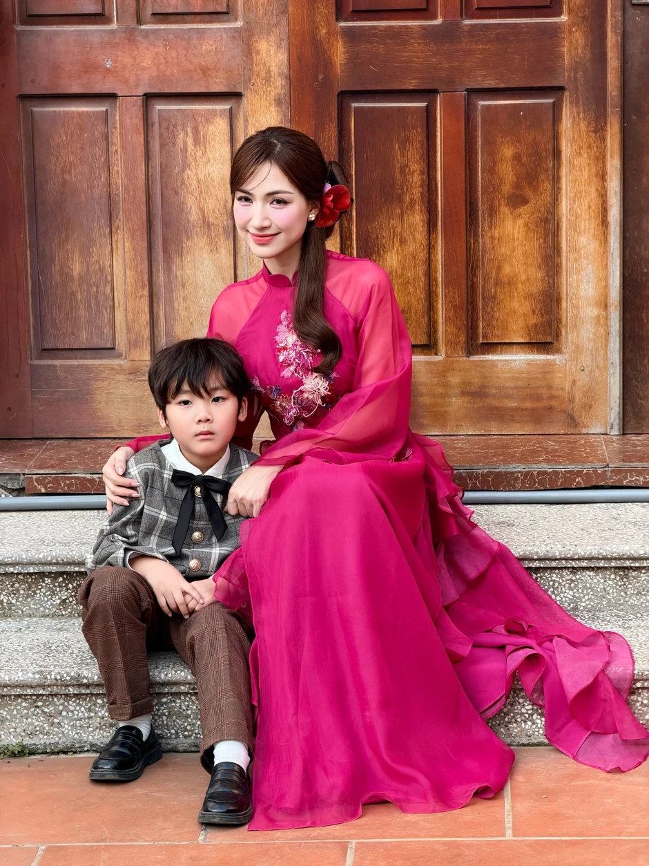 Con trai Hoà Minzy: "Bố Cương yêu thương con nhất và con cũng yêu bố nhất"