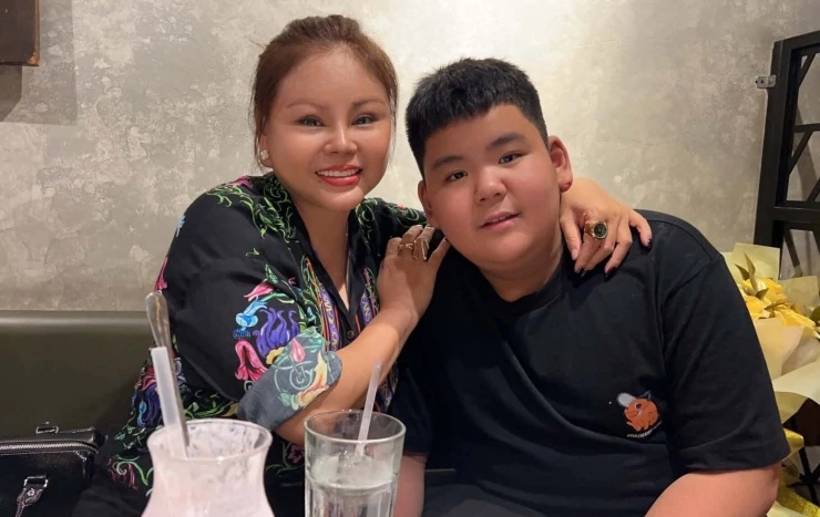 Con trai Lê Giang về nước sống với mẹ sau ba năm định cư Australia