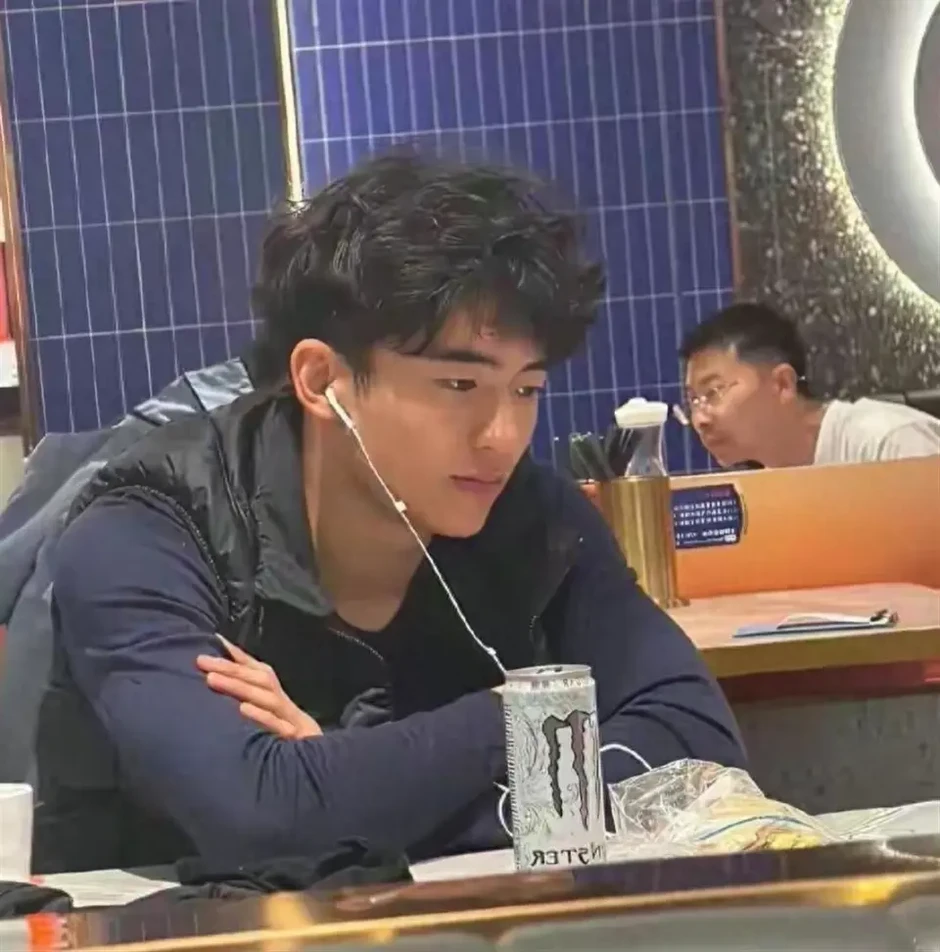 Con trai Trương Bá Chi và Tạ Đình Phong: Nạn nhân đáng thương phía sau cuộc ly hôn ồn ào bậc nhất Cbiz