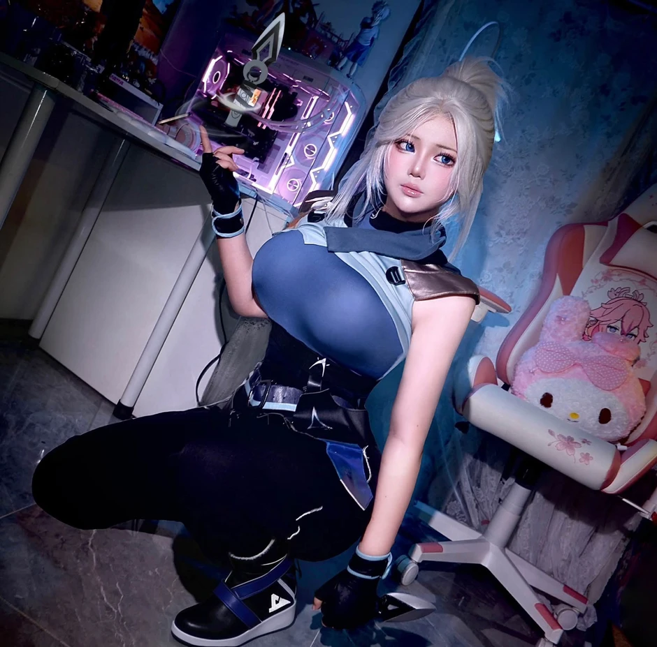 Cosplay Jett, hot girl Việt khiến anh em game thủ "choáng váng" vì... quá giống nguyên tác