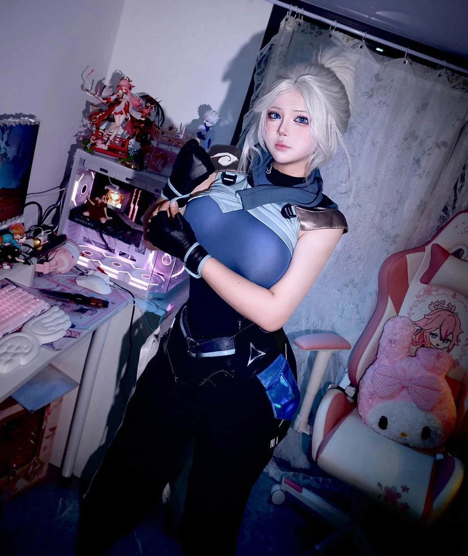 Cosplay Jett, hot girl Việt khiến anh em game thủ "choáng váng" vì... quá giống nguyên tác
