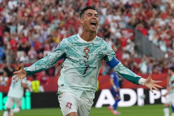 Cristiano Ronaldo đi làm phim sau World Cup Cristiano Ronaldo đi làm phim sau World Cup