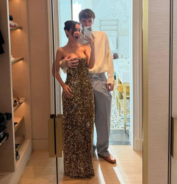 Cruz Beckham khoe khoảnh khắc thân mật táo bạo với bạn gái hơn 9 tuổi