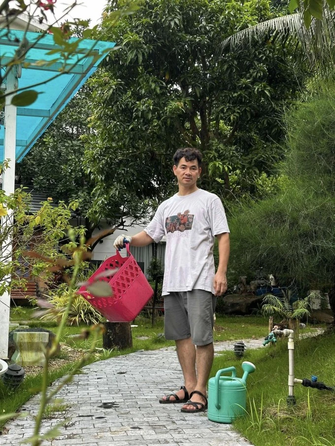 Cục trưởng Xuân Bắc vui thú điền viên ở nhà ngoại ô