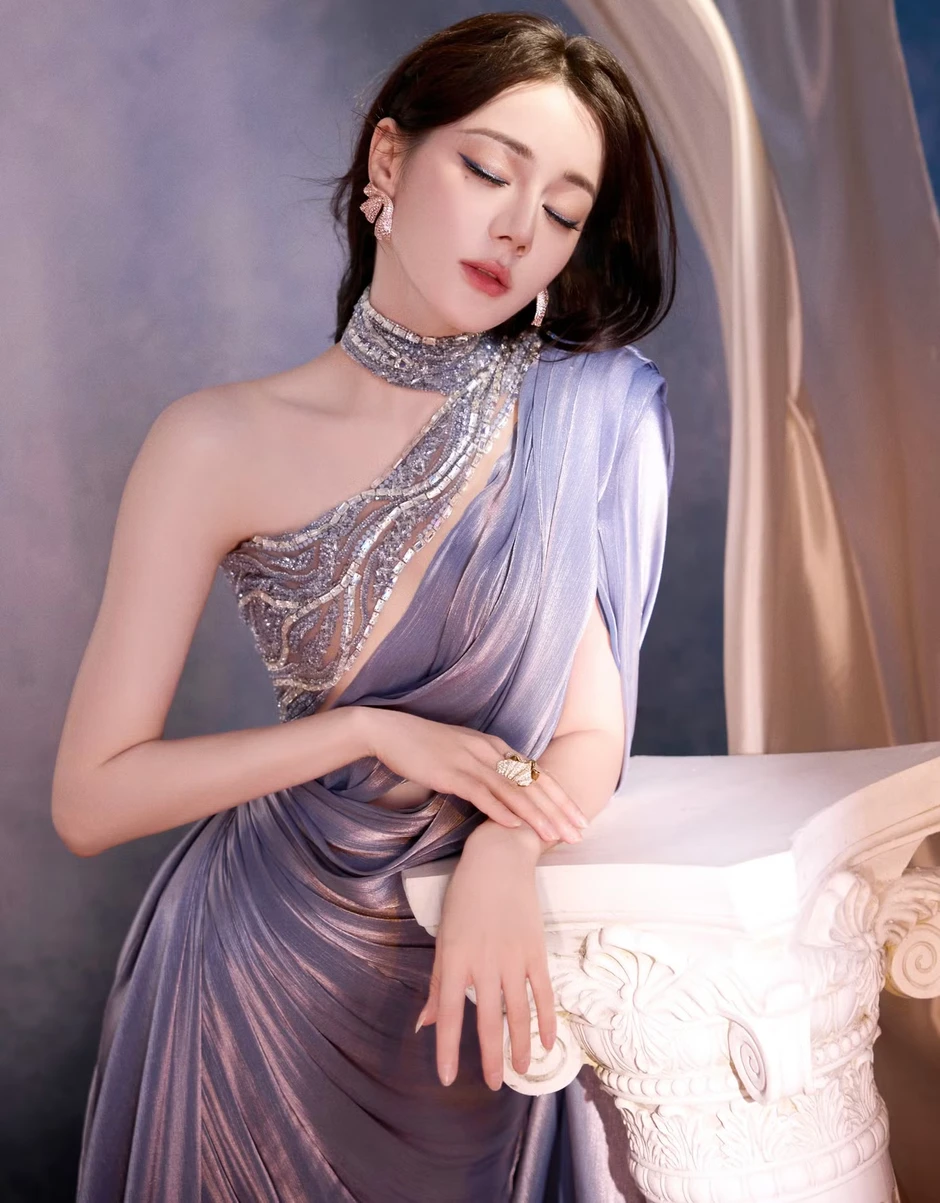 Cuộc đấu giữa Địch Lệ Nhiệt Ba và Lưu Diệc Phi