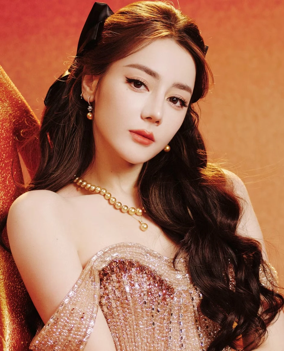 Cuộc đấu giữa Địch Lệ Nhiệt Ba và Lưu Diệc Phi