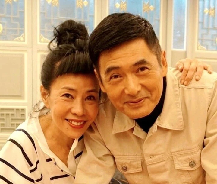 Cuộc sống bình dị thích mặc đồ cũ, ăn cơm bụi của tượng đài điện ảnh Hoa ngữ