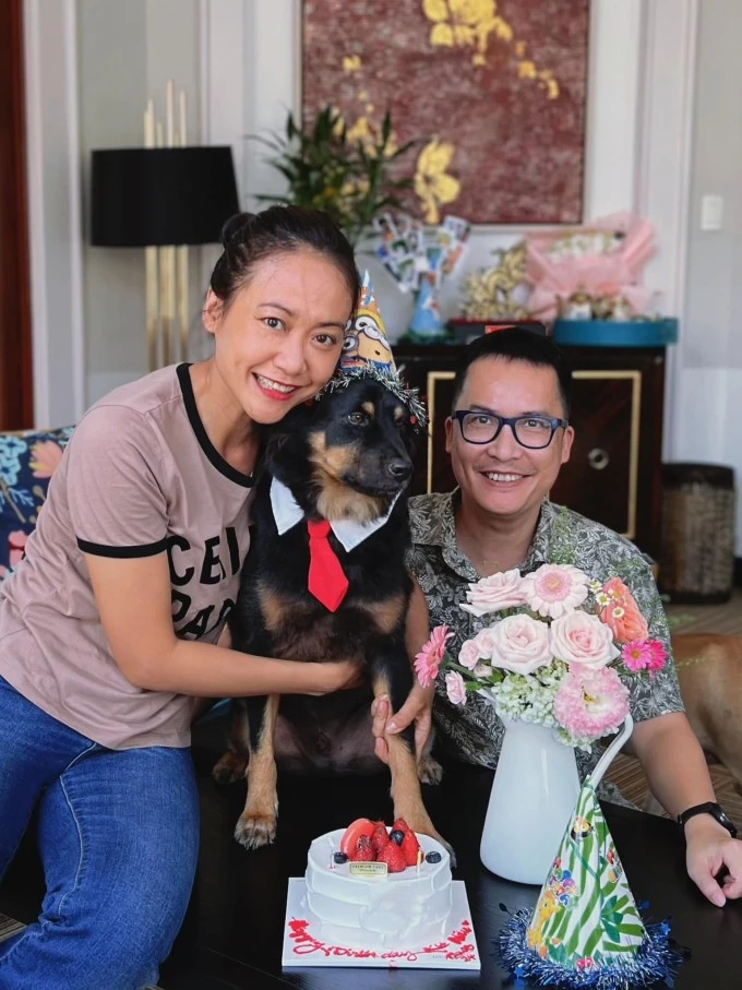 Cuộc sống của Hồng Ánh bên chồng doanh nhân ở tuổi 48 Cuộc sống của Hồng Ánh bên chồng doanh nhân ở tuổi 48