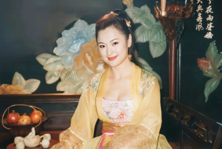 Cuộc sống của mỹ nhân gợi cảm nhất Thiên long bát bộ sau khi lấy chồng tỷ phú