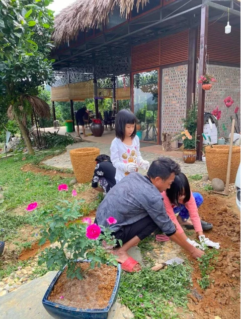 Cuộc sống của "ông hoàng nhạc đỏ" Việt Hoàn sau khi ly hôn Cuộc sống của "ông hoàng nhạc đỏ" Việt Hoàn sau khi ly hôn