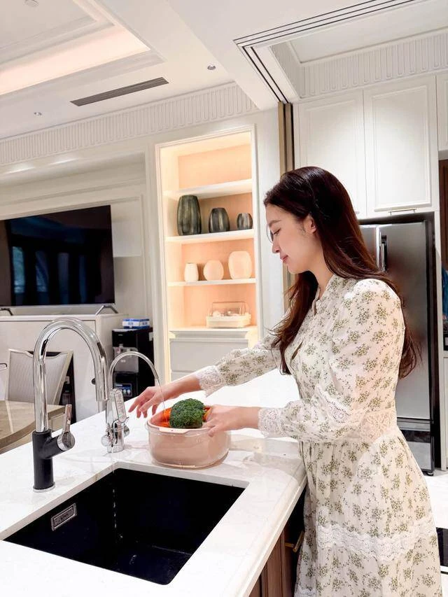 Cuộc sống ở riêng của Đỗ Mỹ Linh và chồng Chủ tịch CLB bóng đá