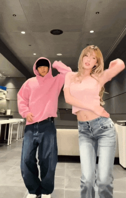 Cuối cùng thì nam thần hot nhất showbiz cũng công khai làm điều này với nữ thần lai Cuối cùng thì nam thần hot nhất showbiz cũng công khai làm điều này với nữ thần lai