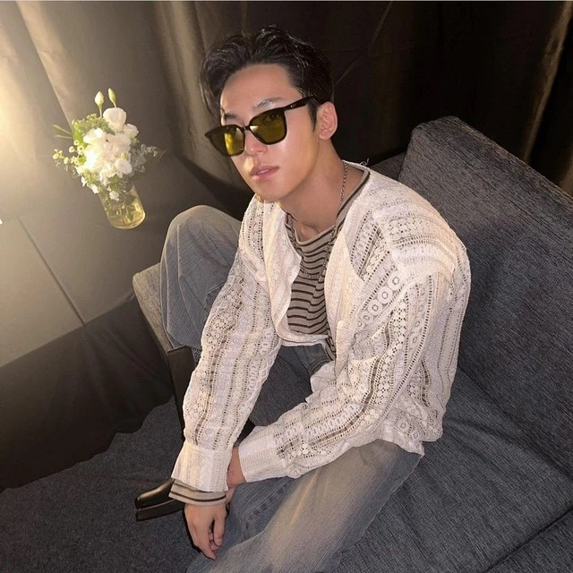 Cuối cùng thì nam thần hot nhất showbiz cũng công khai làm điều này với nữ thần lai Cuối cùng thì nam thần hot nhất showbiz cũng công khai làm điều này với nữ thần lai