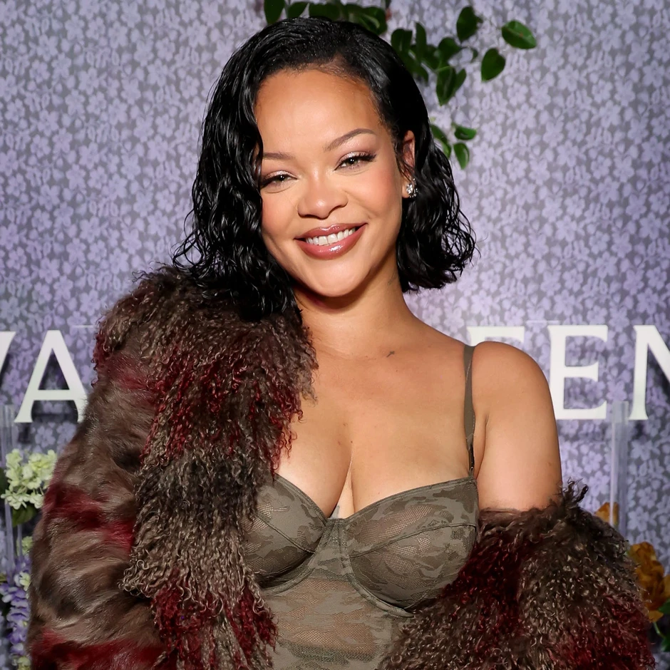 Rihanna vừa có sự nghiệp âm nhạc, vừa kinh doanh thành công. Ảnh: Page Six