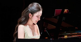 Đã mắt với nhan sắc tựa tiểu thư khuê nữ của hot girl piano