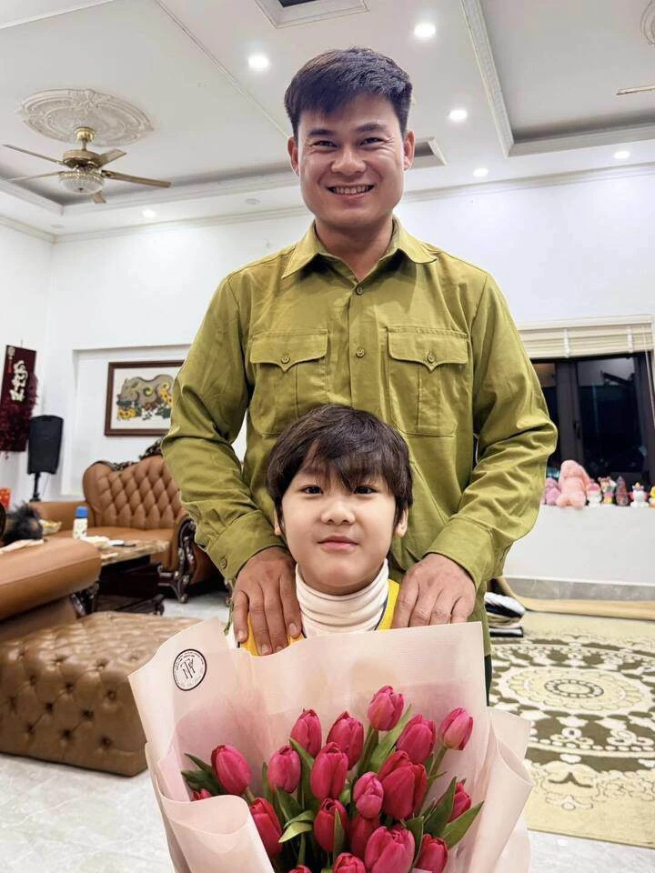 Đại uý Thăng Văn Cương tiết lộ tính cách ở nhà của Hoà Minzy