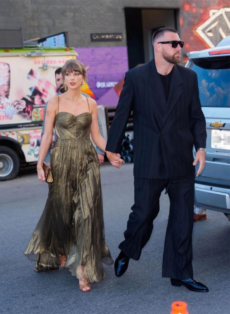 Đám cưới khủng hơn 1000 khách của Taylor Swift phong tỏa đường phố và né paparazzi
