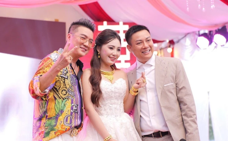 Đàm Vĩnh Hưng và đồng nghiệp chúc phúc Hoài Lâm