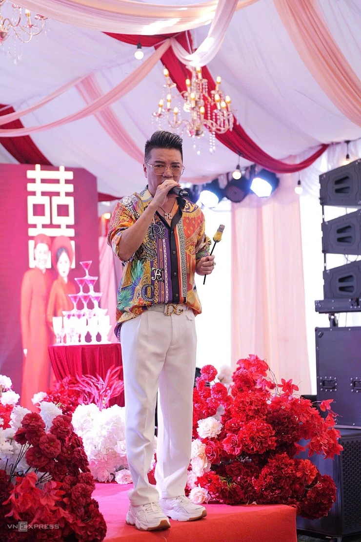 Đàm Vĩnh Hưng và đồng nghiệp chúc phúc Hoài Lâm