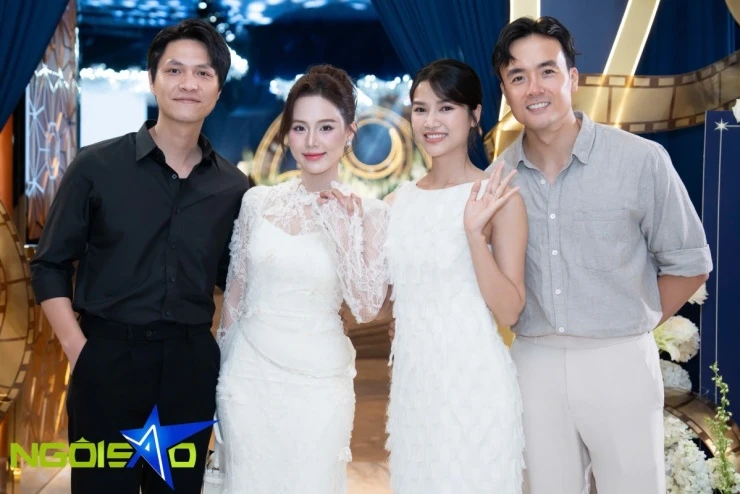 Dàn diễn viên VFC hội ngộ trong đám cưới Việt Hoa Dàn diễn viên VFC hội ngộ trong đám cưới Việt Hoa