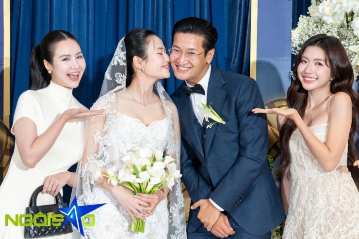 Dàn diễn viên VFC hội ngộ trong đám cưới Việt Hoa Dàn diễn viên VFC hội ngộ trong đám cưới Việt Hoa
