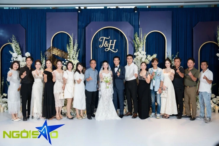 Dàn diễn viên VFC hội ngộ trong đám cưới Việt Hoa Dàn diễn viên VFC hội ngộ trong đám cưới Việt Hoa