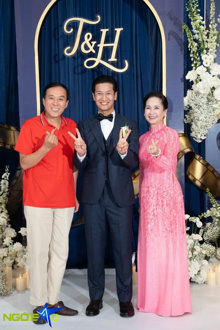 Dàn diễn viên VFC hội ngộ trong đám cưới Việt Hoa Dàn diễn viên VFC hội ngộ trong đám cưới Việt Hoa