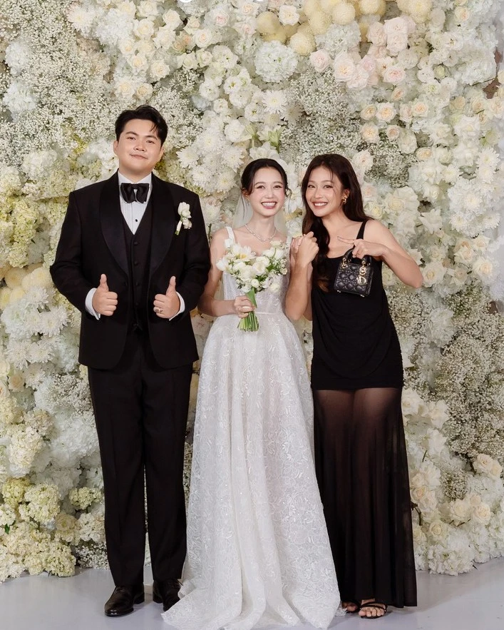 Dàn sao quy tụ trong đám cưới Nhung Gumiho