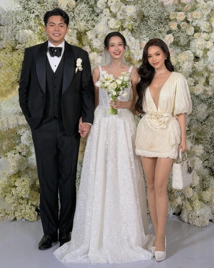 Dàn sao quy tụ trong đám cưới Nhung Gumiho