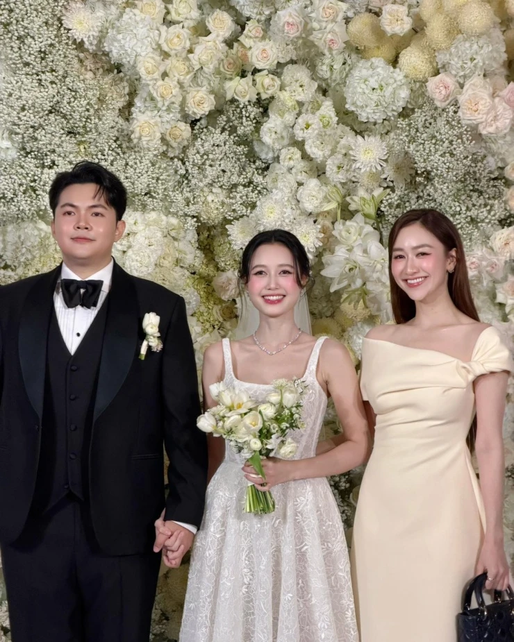 Dàn sao quy tụ trong đám cưới Nhung Gumiho