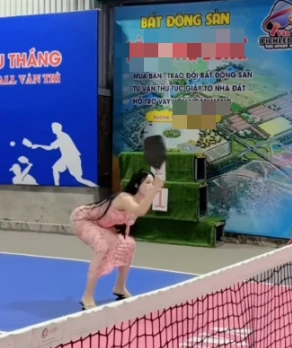 Đang bán nhà thì khách rủ chơi Pickleball, cô nàng saler khiến MXH được một phen "ngã ngửa"