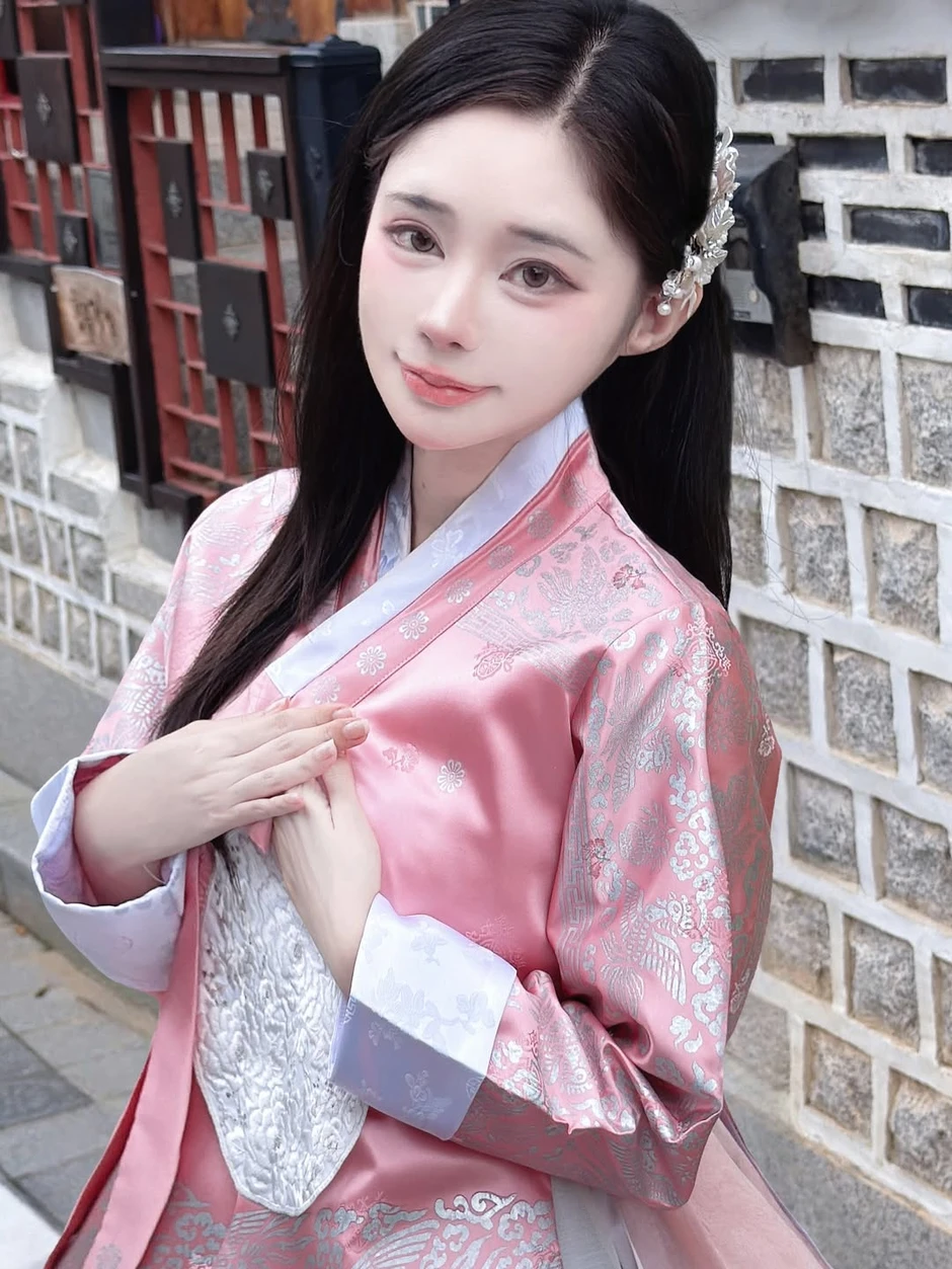 Đẳng cấp của nữ coser "triệu follow", mỗi lần lên đồ biến hình là fan lại được dịp "điêu đứng"