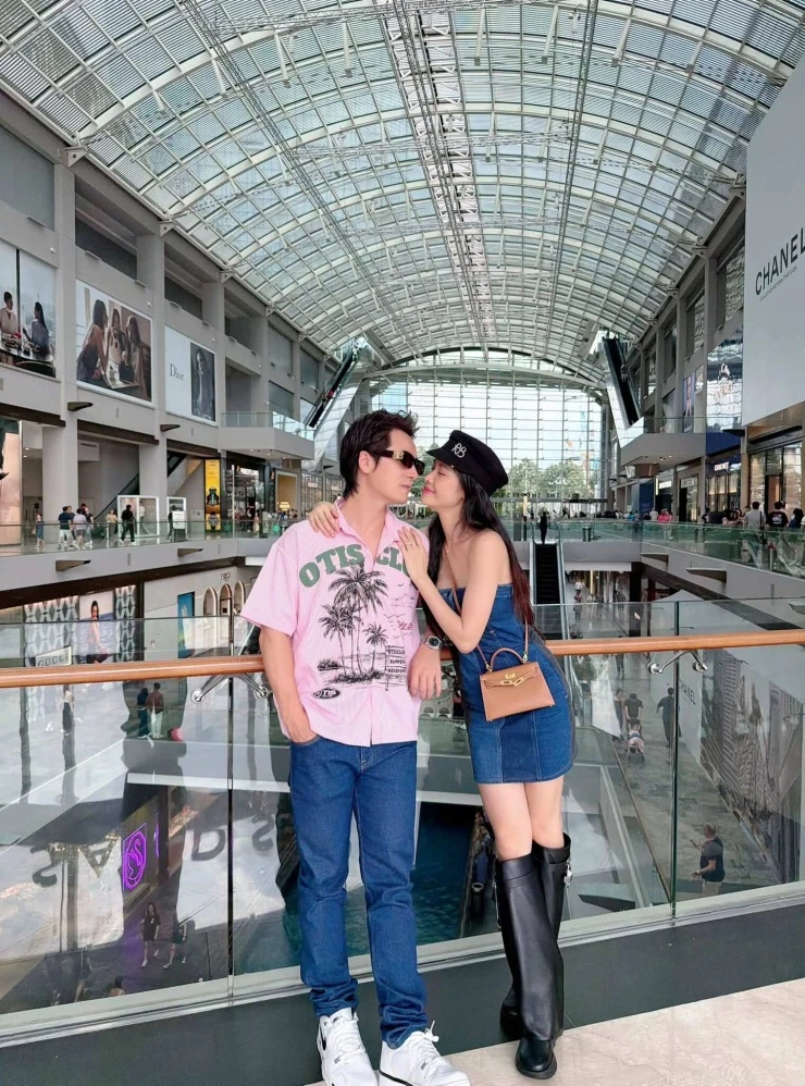 Đăng Khôi gây chú ý lời hẹn yêu thêm nhiều kiếp nữa với bà xã hot mom nhân ngày đặc biệt