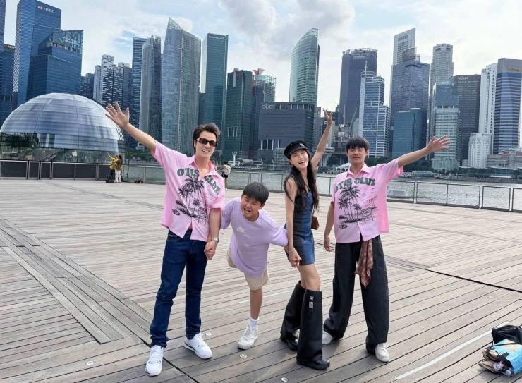 Đăng Khôi gây chú ý lời hẹn yêu thêm nhiều kiếp nữa với bà xã hot mom nhân ngày đặc biệt