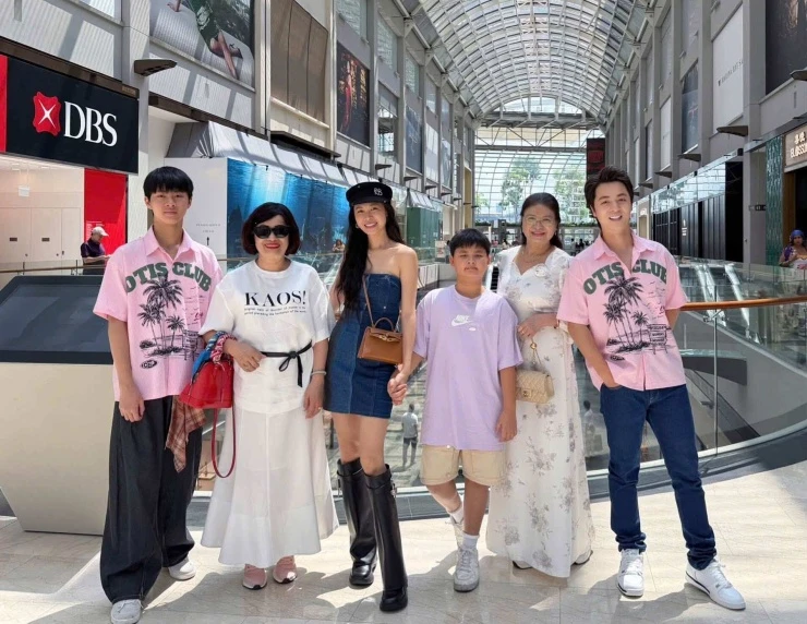 Đăng Khôi gây chú ý lời hẹn yêu thêm nhiều kiếp nữa với bà xã hot mom nhân ngày đặc biệt