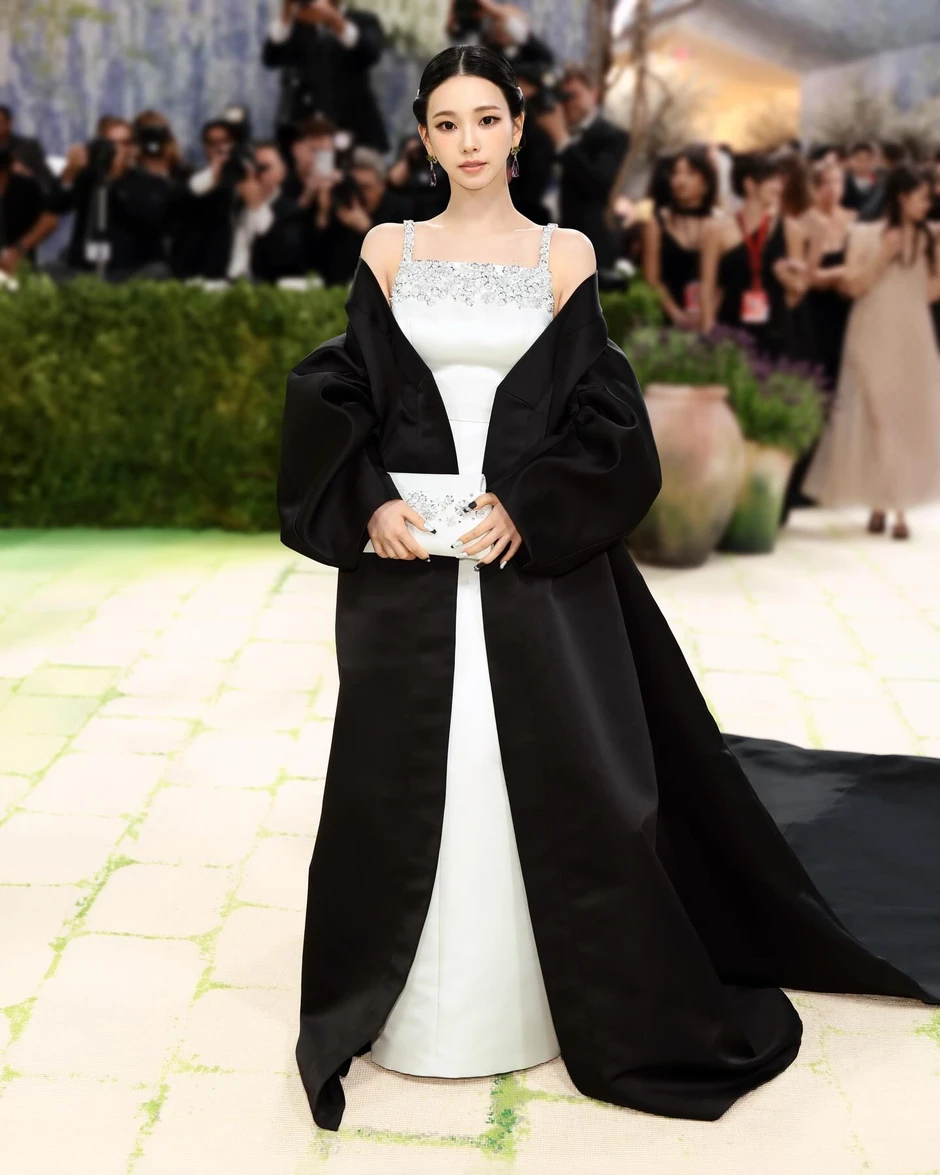 Đang nóng clip Jennie và đại mỹ nhân Kpop bị phân biệt tại Met Gala: Người chịu sự ghẻ lạnh đến sượng trân, người bị chế giễu trước khách sạn Đang nóng clip Jennie và đại mỹ nhân Kpop bị phân biệt tại Met Gala: Người chịu sự ghẻ lạnh đến sượng trân, người bị chế giễu trước khách sạn